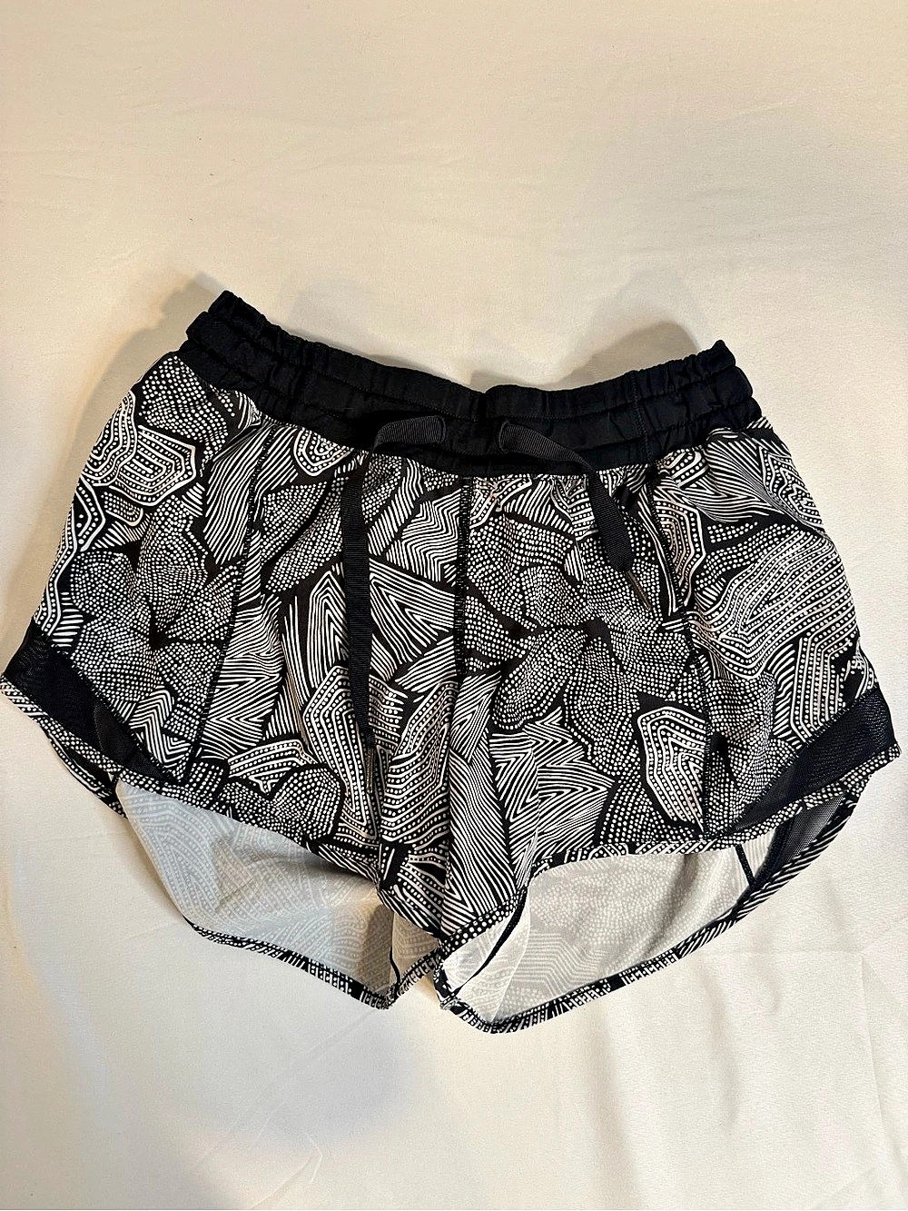 Lululemon Dottie Tribe Black & White Running Shorts Size 4